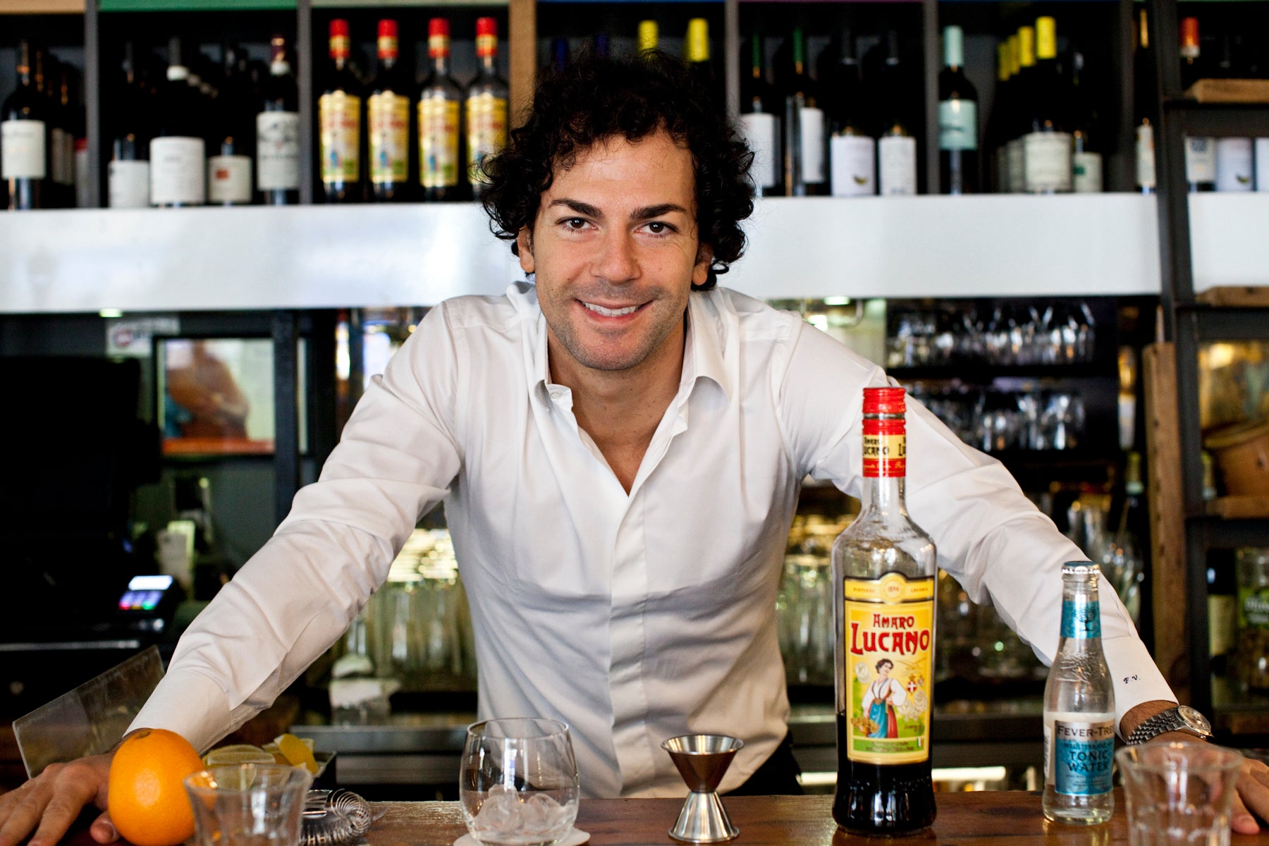 Amaro Lucano 70 cl - world famous Italian liqueur using 30 botanicals in a  secret recipe invented in 1894 : : Grocery